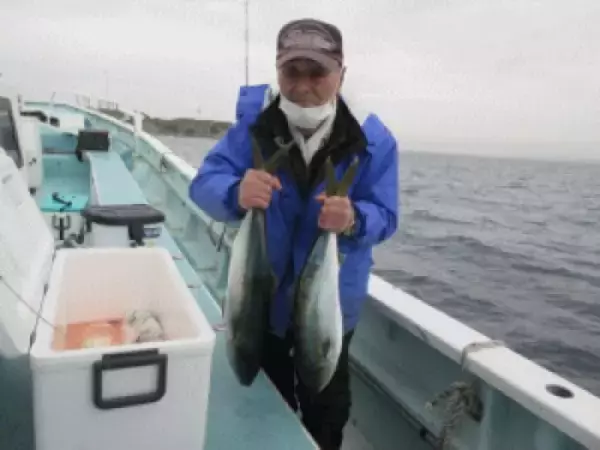 「【釣果速報】5kgのワラサゲット！本命サイズの青物を本気で狙いたいなら神奈川県伝五郎丸に乗船しよう！」の画像