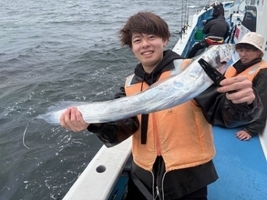 【釣果速報】MAX112cm！東京都の深川 吉野屋で110cm台のメーター級＆極太タチウオをGET！大物狙うなら今すぐ乗船して！