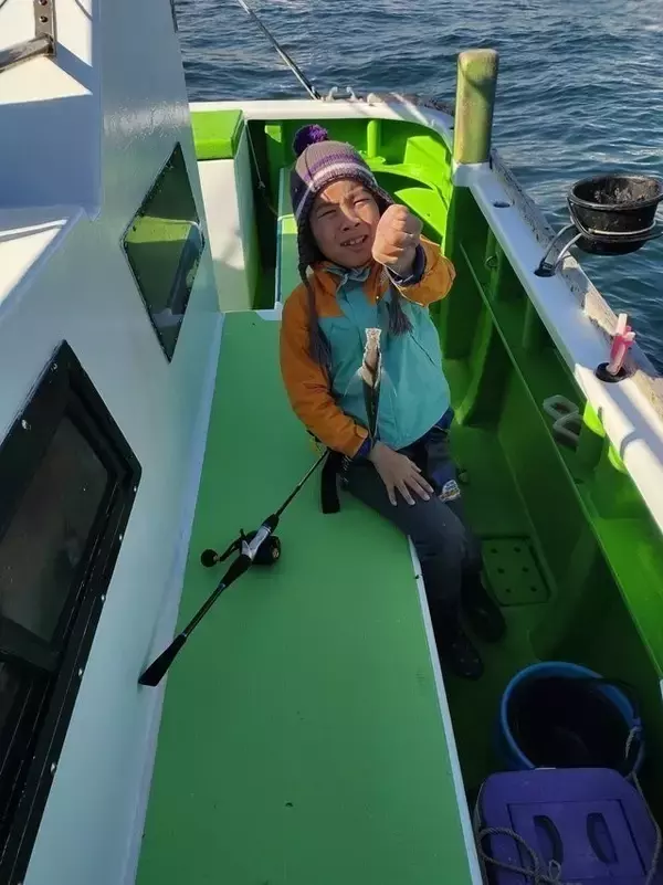 「【釣果速報】東京都小林丸でアジトップ86匹！釣れすぎて笑いが止まらない釣行を体験してみませんか？」の画像