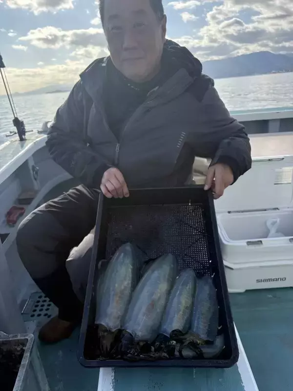 【釣果速報】良型の0.9kgアオリイカをゲット！神奈川県藤八丸で普段食べられない高級イカをゲットしよう！