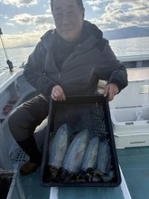 【釣果速報】良型の0.9kgアオリイカをゲット！神奈川県藤八丸で普段食べられない高級イカをゲットしよう！