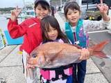 「【釣果速報】神奈川県あまさけや丸で3.60kgのマダイをゲット！多彩なゲストも見え釣行は大充実！」の画像1
