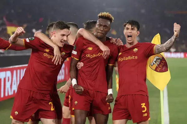 モウリーニョも歓喜。ローマ、カンファレンスリーグ決勝進出を果たす