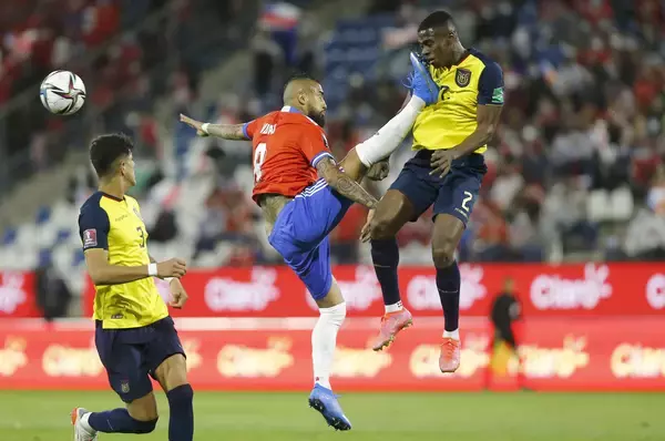 「現在6位のチリ代表に吉報。大黒柱ビダルの出場停止処分が軽減される」の画像