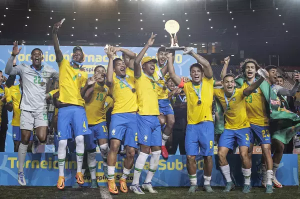 「U-20ブラジル代表監督として好スタートを切った元Jリーガー」の画像