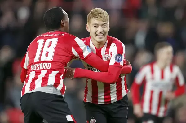 堂安律が苦境のPSVを救う。カギを握った“自己制御”