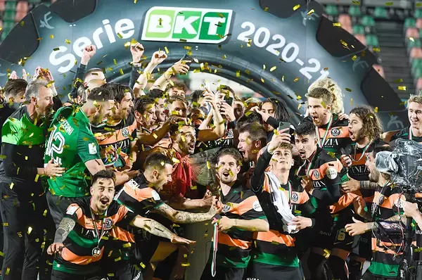 経営破綻からの劇的な復活…ベネツィア、19年ぶりのセリエA復帰