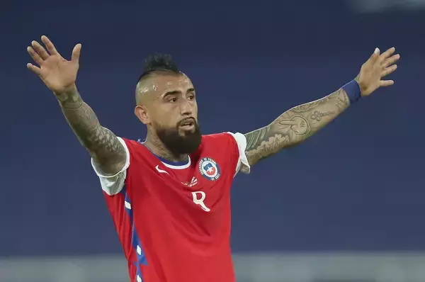 「コパ・アメリカでチリ代表に不祥事。ビダルらが部外者をホテルに招き入れる」の画像