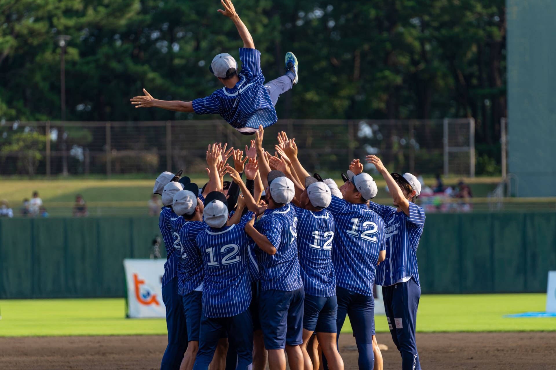 【月間表彰】サッカー選手が本気でキックベースに挑んだらどうなった？ 湘南ベルマーレ「真夏のキックベース大会」の裏側