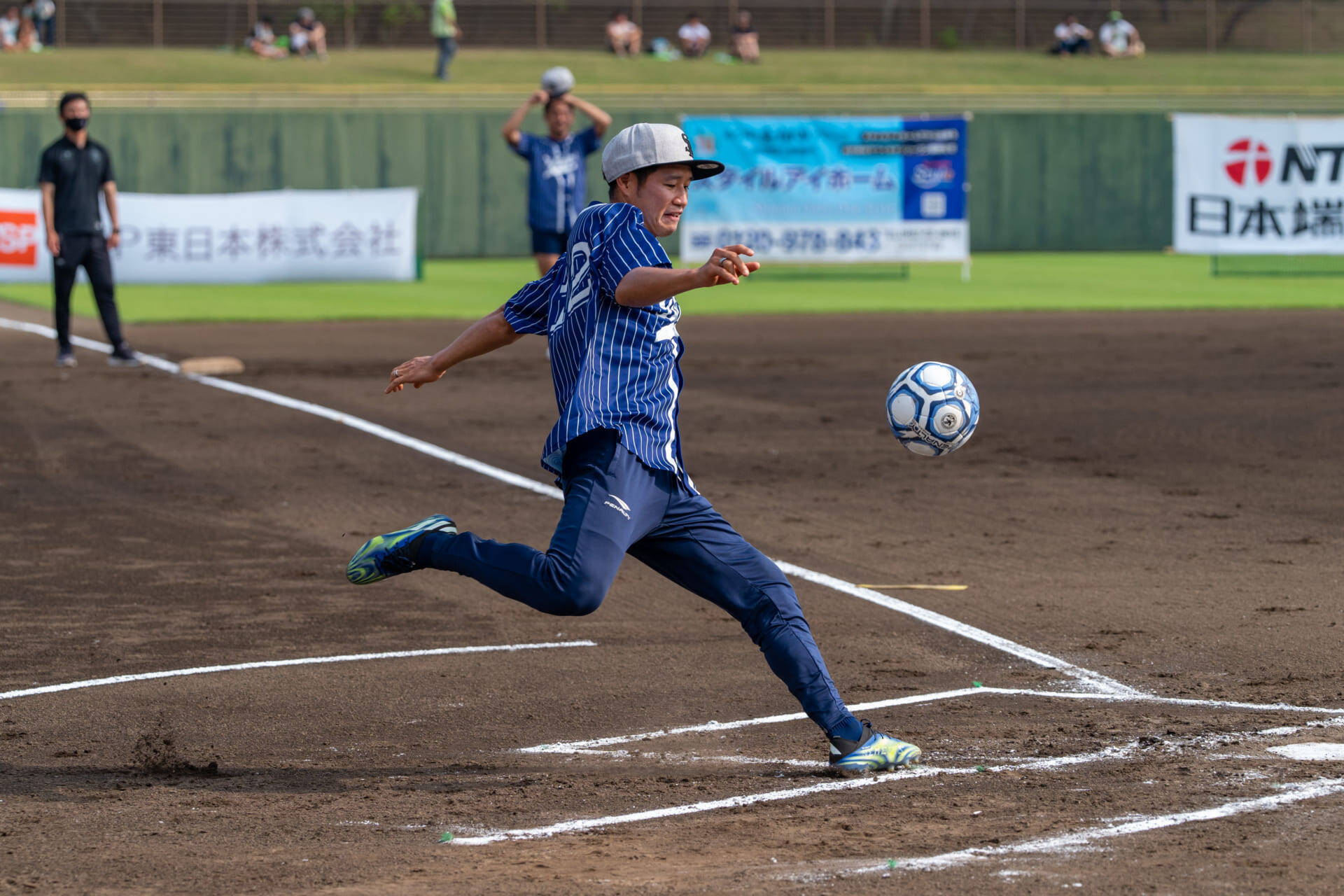 【月間表彰】サッカー選手が本気でキックベースに挑んだらどうなった？ 湘南ベルマーレ「真夏のキックベース大会」の裏側
