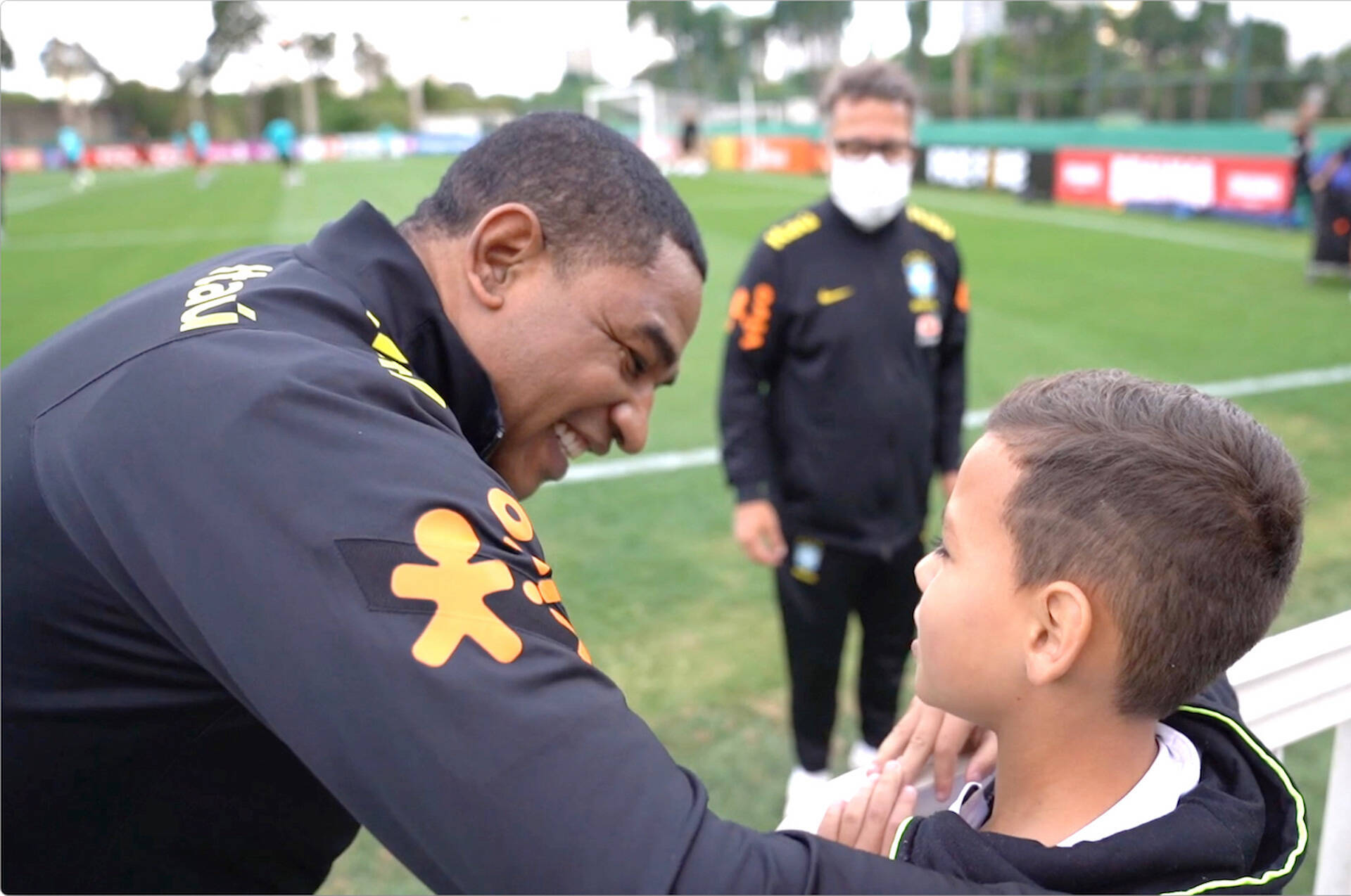 ネイマール、チッチ、サンパイオ……少年を心の傷から救うブラジル代表