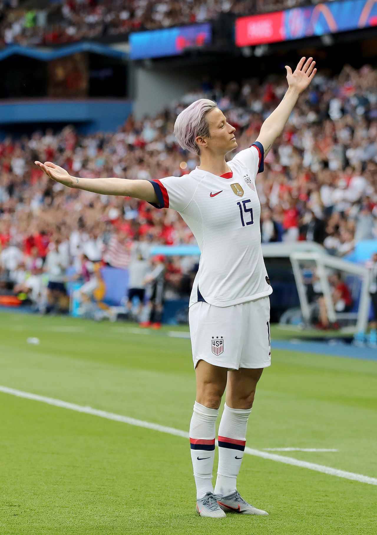 サッカー女子w杯のmvpと得点王 恋人と勝利のキスが美しい 19年7月10日 エキサイトニュース