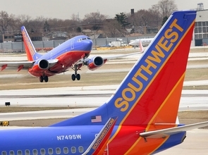 米航空会社が「トイレに隠しカメラ」、客室乗務員が訴訟を起こす