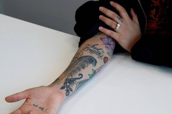 ジュリア マイケルズ 天才ソングライターのタトゥーに込められた深い意味 19年6月23日 エキサイトニュース