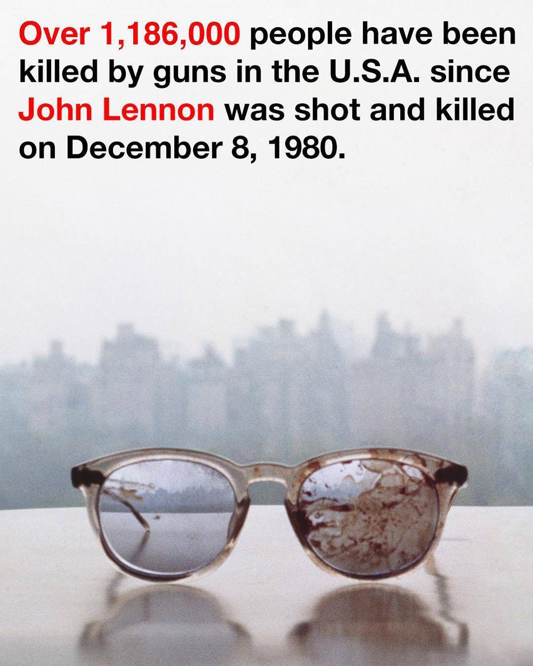 衝撃的な1枚の写真に 37年前に殺害されたジョン レノンから社会へメッセージ 17年12月8日 エキサイトニュース