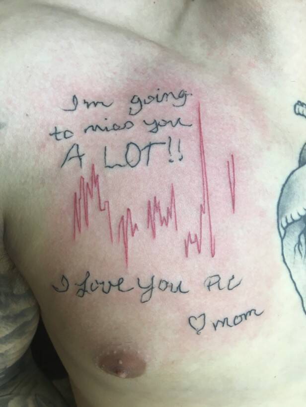 ある男性 母親の亡くなる直前の心電図とメモをタトゥーに刻む 18年2月6日 エキサイトニュース