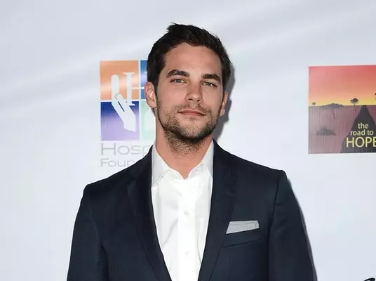 パリス ジャクソン プリティ リトル ライアーズ のキーガン アレンと急接近 17年9月13日 エキサイトニュース