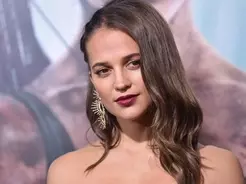 トゥームレイダー 主演女優 胸が小さすぎる という批判を自虐的に一蹴 18年3月15日 エキサイトニュース 2 2
