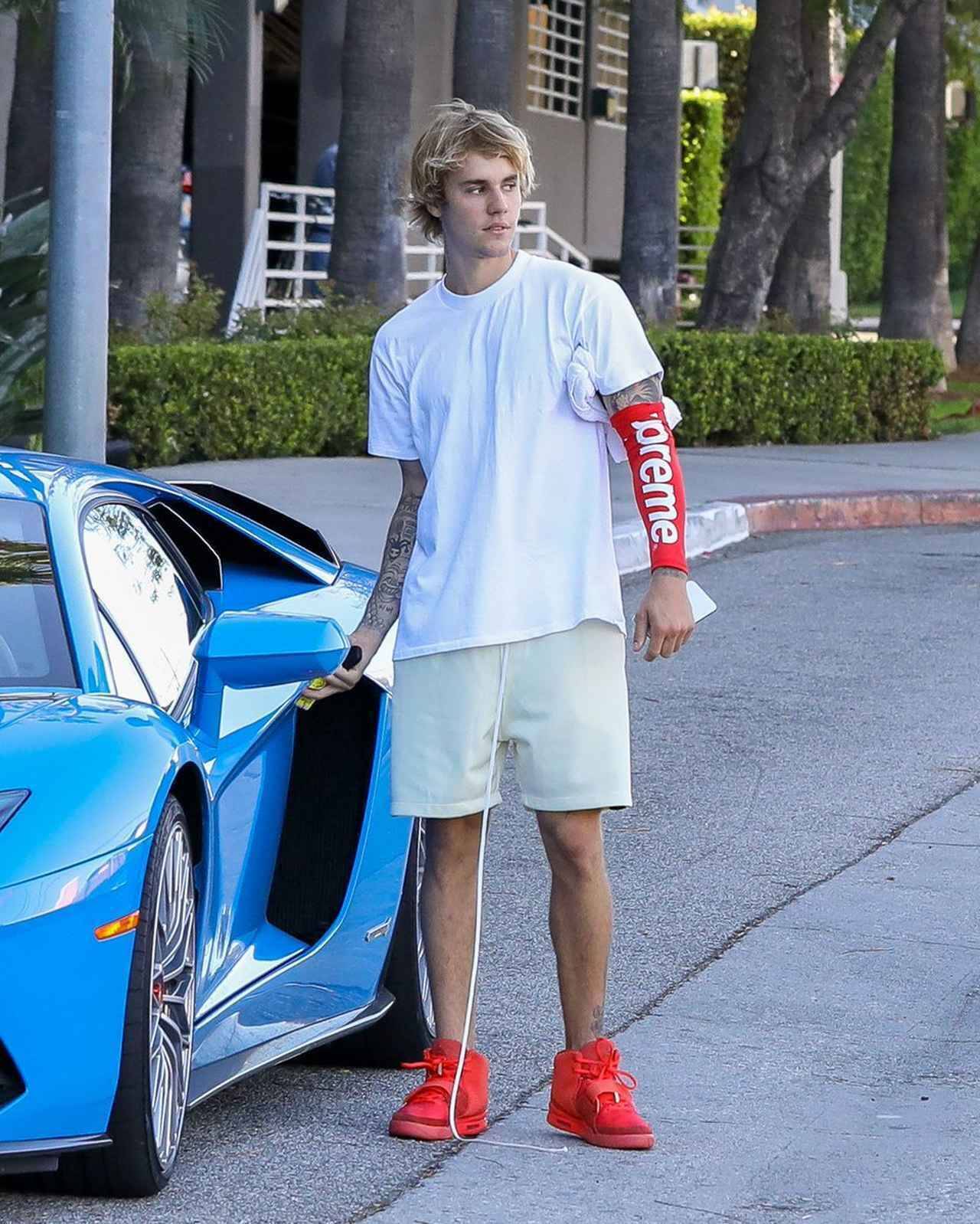 ジャスティン ビーバー ズボンのはき方が斬新すぎて下半身に視線集中 18年3月日 エキサイトニュース ジャスティン ビーバー ズボンのはき方が斬新すぎて下半身に視線集中 18年3月日 エキサイトニュース