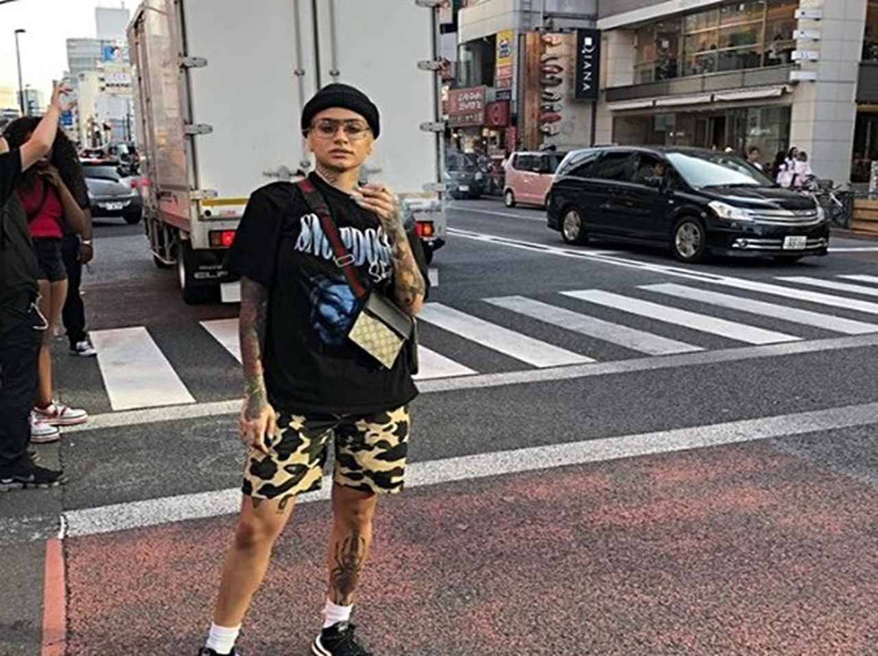 来日中 全身タトゥーのケラーニ 東京で手のひらサイズのタトゥーをゲット 18年5月16日 エキサイトニュース
