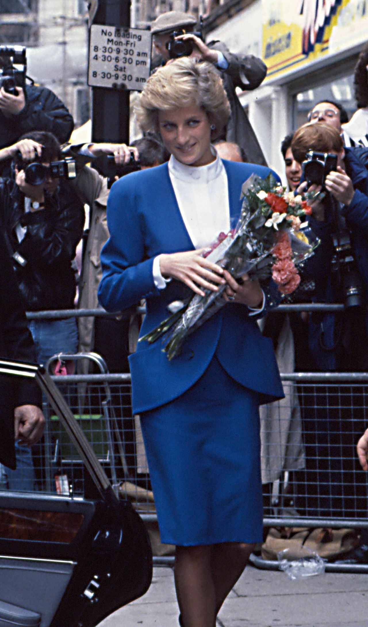 ダイアナ妃 離婚後にシャネルのロゴ入りアイテムを着なくなった切ない理由とは 18年5月29日 エキサイトニュース