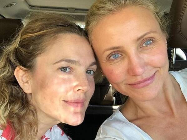 キャメロン ディアス ドリュー バリモア すっぴんのw自撮りに 綺麗すぎる の声 18年7月17日 エキサイトニュース キャメロン ディアス ドリュー バリモア すっぴんのw自撮りに 綺麗すぎる の声 18年7月17日 エキサイトニュース