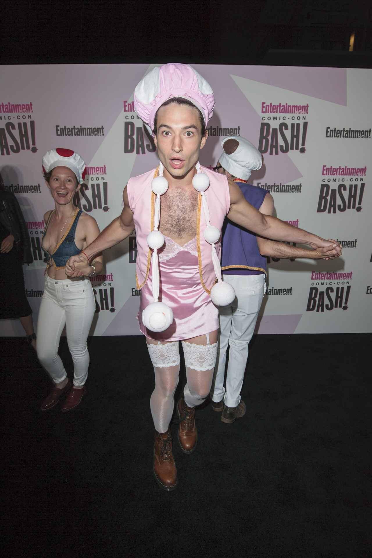 エズラ ミラーのコスプレは今年もすごかった 歴代コスプレまとめ 18年7月24日 エキサイトニュース 2 2