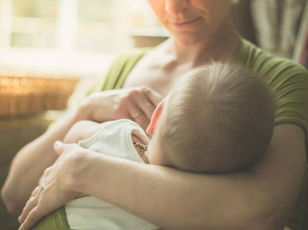レストランで授乳した母親 隠してやって と言われて取った行動が秀逸 18年8月日 エキサイトニュース レストランで授乳した母親 隠してやって と言われて取った行動が秀逸 18年8月日 エキサイトニュース