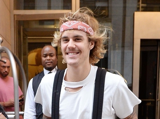 ジャスティン ビーバー 父の婚約を祝福するも浮かぬ表情 16年5月2日 エキサイトニュース