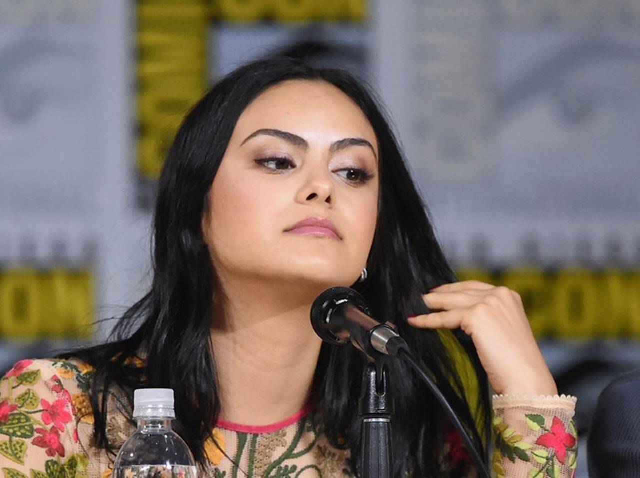 カミラ メンデスの飲み物に入っていた 異物 の写真がゾッとする 18年11月6日 エキサイトニュース