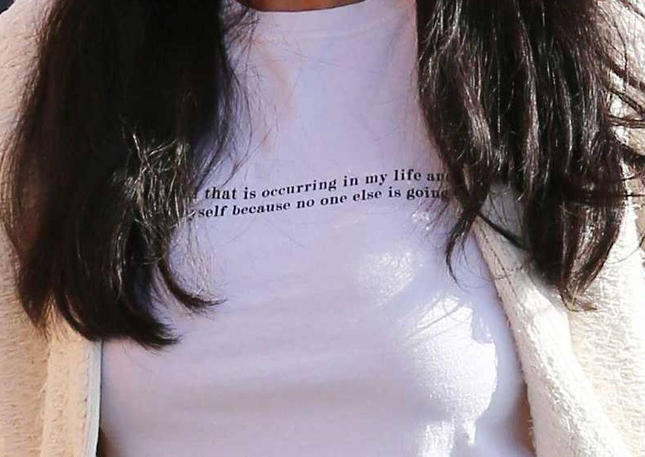 セレーナ・ゴメス、服の胸元の「長文メッセージ」で伝えたかったこととは？