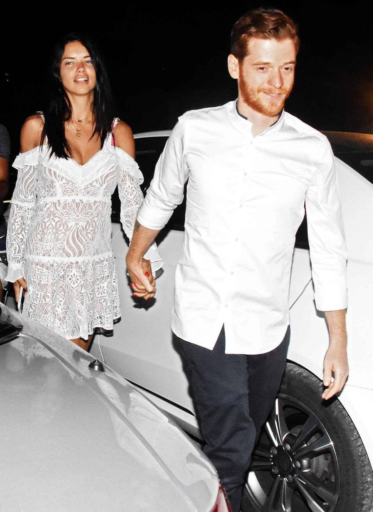 アドリアナ リマ ベストセラー作家 の恋人と破局 19年1月22日 エキサイトニュース アドリアナ リマ ベストセラー作家 の恋人と破局 19年1月22日 エキサイトニュース