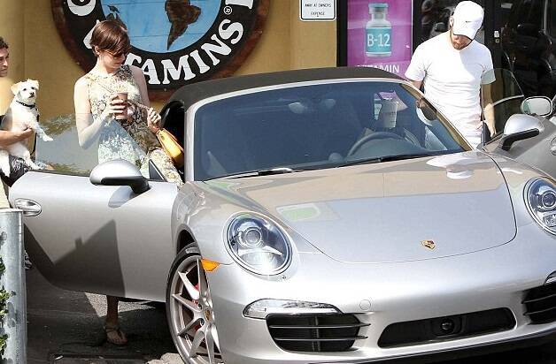 アン ハサウェイはポルシェの名車911 セレブの愛車 19年2月3日 エキサイトニュース