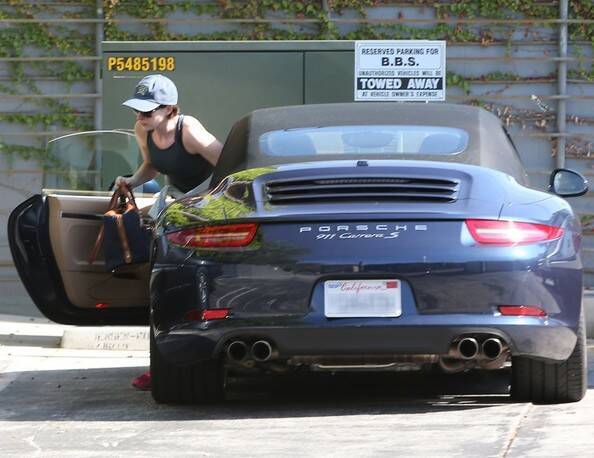 アン ハサウェイはポルシェの名車911 セレブの愛車 19年2月3日 エキサイトニュース