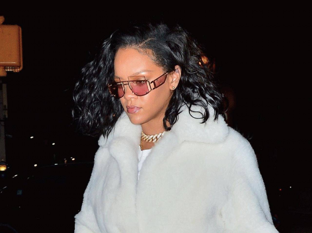 プーマの白スニーカーコーデ リアーナの上級テクを拝見 19年2月7日 エキサイトニュース