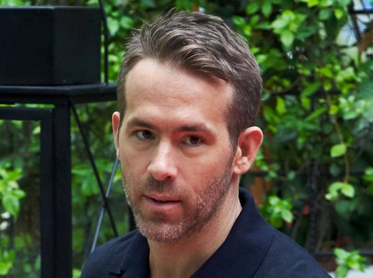 ライアン レイノルズ サミュエル L ジャクソンとの写真で1人だけ血まみれで笑顔 19年3月13日 エキサイトニュース