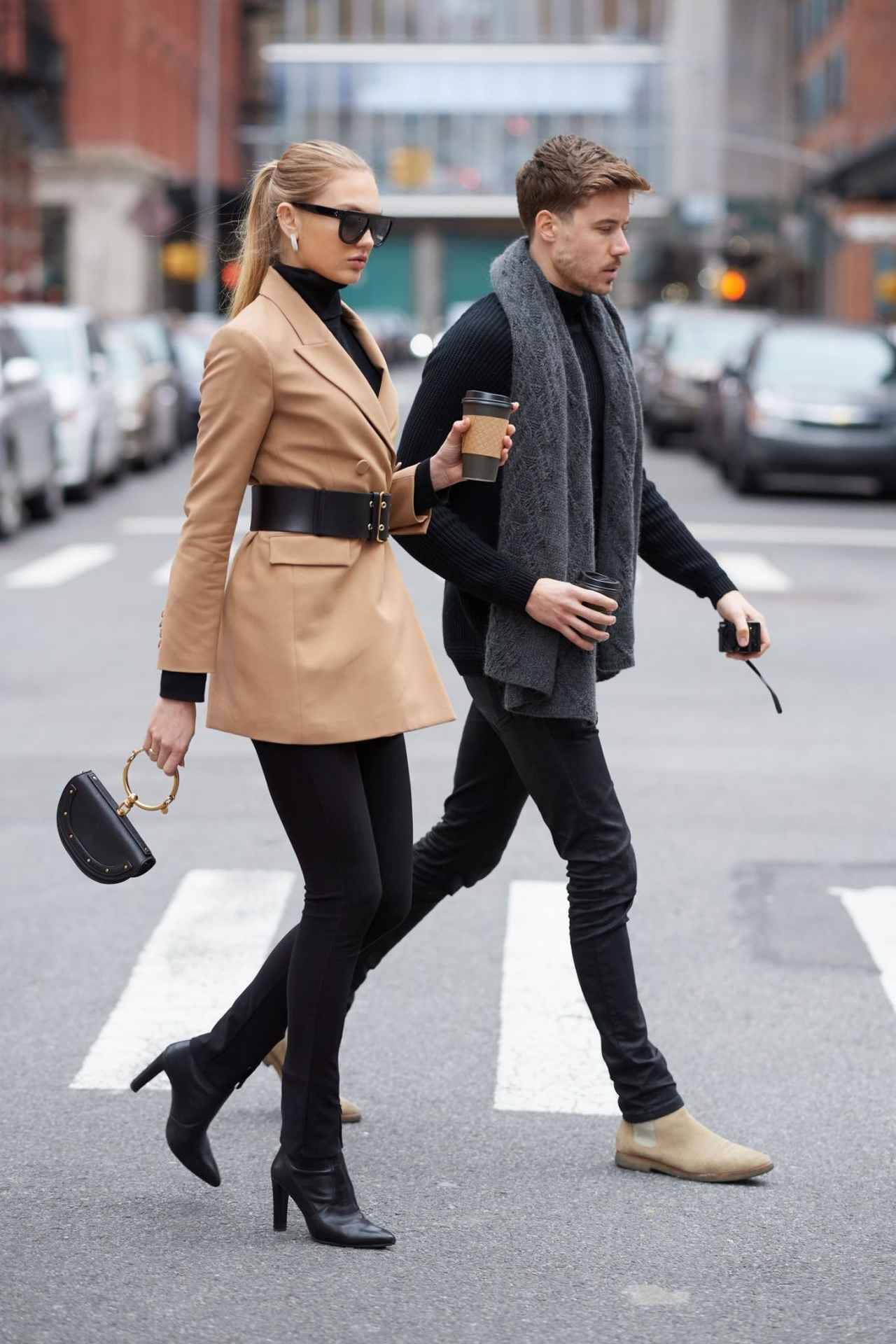 ザラのジャケットで恋人とデート 人気ヴィクシーモデルの私服をチェック 19年3月21日 エキサイトニュース