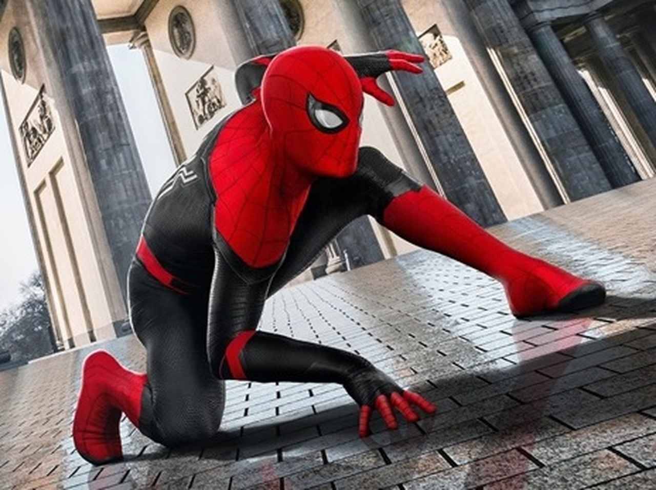 スパイダーマンが世界旅行 スパイダーマン ファー フロム ホーム の海外版ポスターが公開 19年3月26日 エキサイトニュース