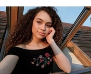 イギリスの未来を担う若手女優、16歳で原因不明の急死