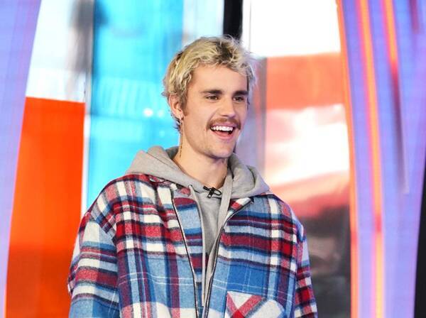 ジャスティン ビーバー ヘイリー ビーバーに捧げるラブソング2曲をテレビ初披露 年2月11日 エキサイトニュース