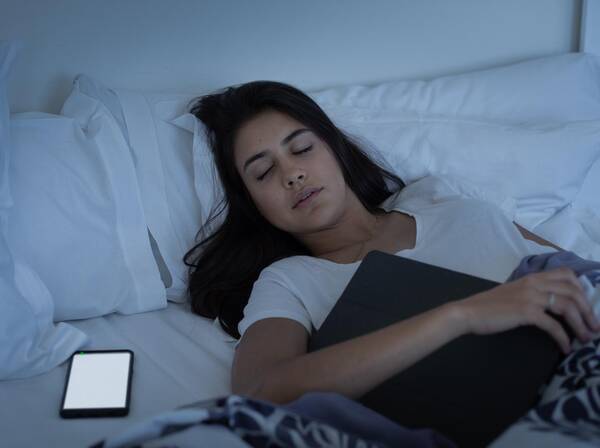 寝ていた中学生 スマホ が原因で死亡 多くの現代人の 習慣 でもある危険な行動とは 19年10月2日 エキサイトニュース 寝ていた中学生 スマホ が原因で死亡 多くの現代人の 習慣 でもある危険な行動とは 19年10月2日 エキサイトニュース