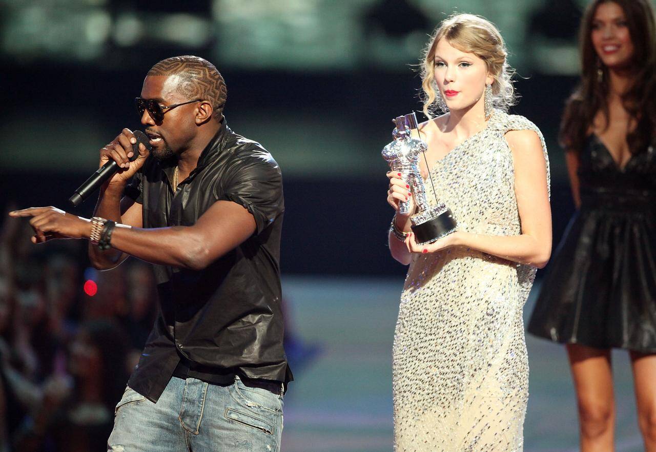 Mtv Vma カニエ乱入事件 の舞台裏でビヨンセも涙していた 10年越しの新証言から発覚 2019年8月27日 エキサイトニュース