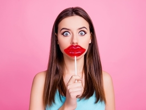 不自然な「オーバーリップ」を防ぐ！リップライナーの上手な引き方