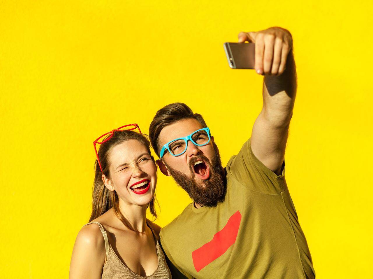 自撮り中に マッチングアプリ の通知が表示されたカップル 修羅場 の映像も配信 2019年9月17日 エキサイトニュース