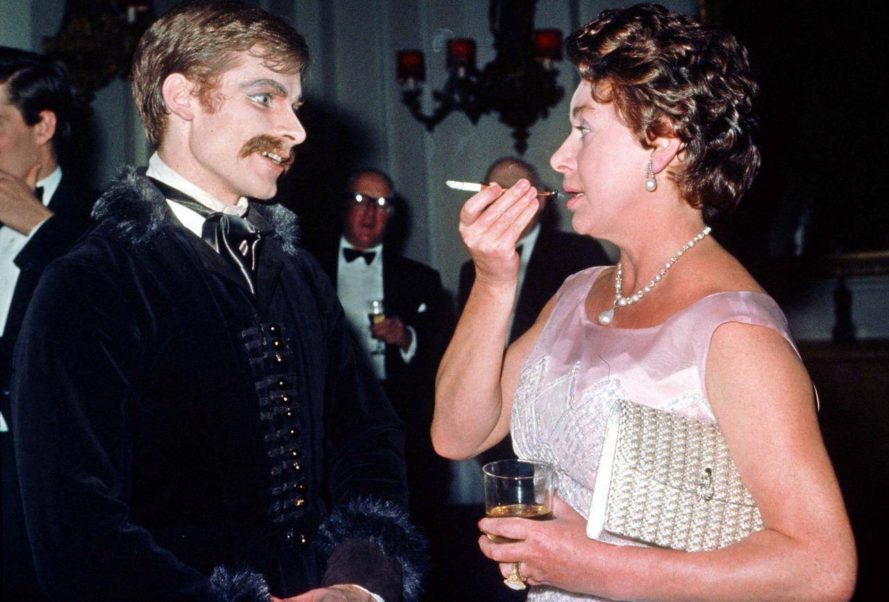 ヘレナ ボナム カーター 英王室の裏側描く ザ クラウン 出演を マーガレット王女の幽霊 と相談していた 19年11月18日 エキサイトニュース