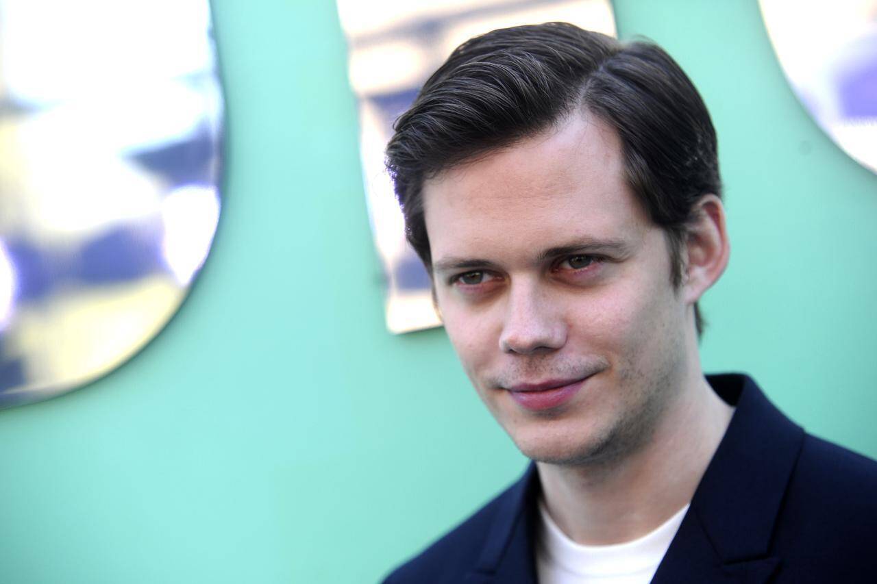 ビル スカルスガルド It イット ペニーワイズの姿で一般人の平穏な日常を脅かす 19年8月23日 エキサイトニュース