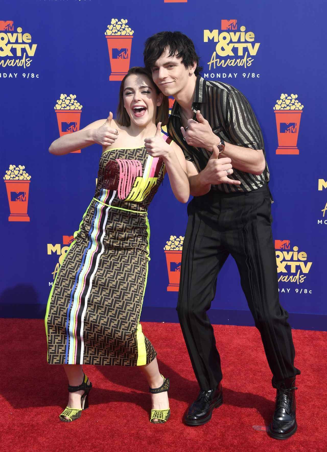 ロス リンチ オスカー俳優の息子と熱愛中の女優にキス Mtv Movie Tv Awards 19年6月18日 エキサイトニュース