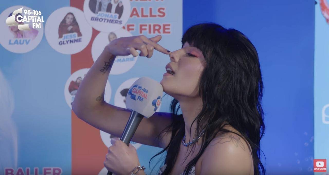 ある人気シンガーのアリアナ ジャスティン マイリーのモノマネがヒドすぎる 19年6月13日 エキサイトニュース