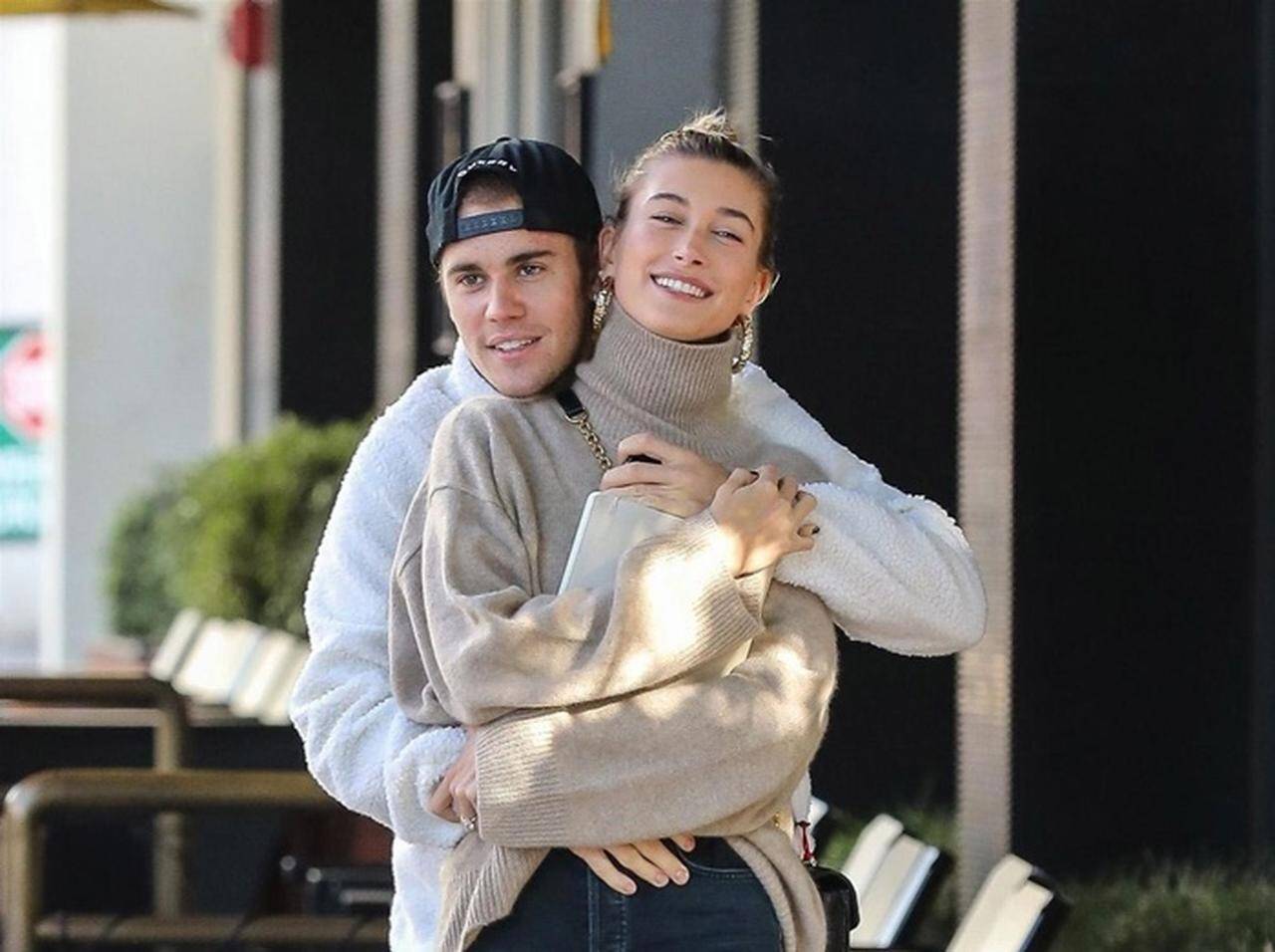 ジャスティン ビーバー夫妻 ベッドタイムに思わぬ 邪魔 が入る 19年6月7日 エキサイトニュース