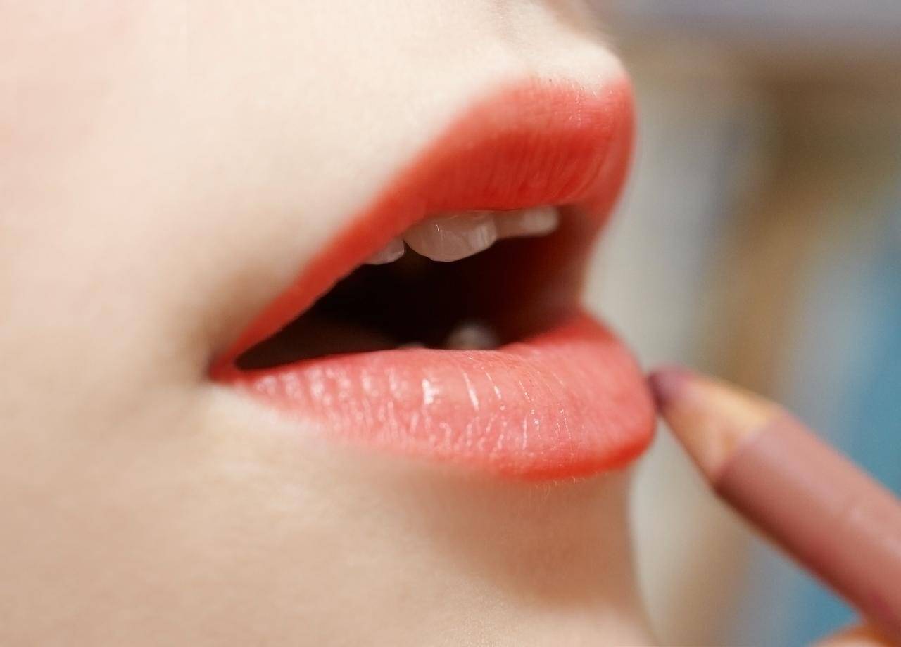 もっと魅力的な 唇 をつくるカギ リップライナーのコツ3つ 19年7月23日 エキサイトニュース 2 2